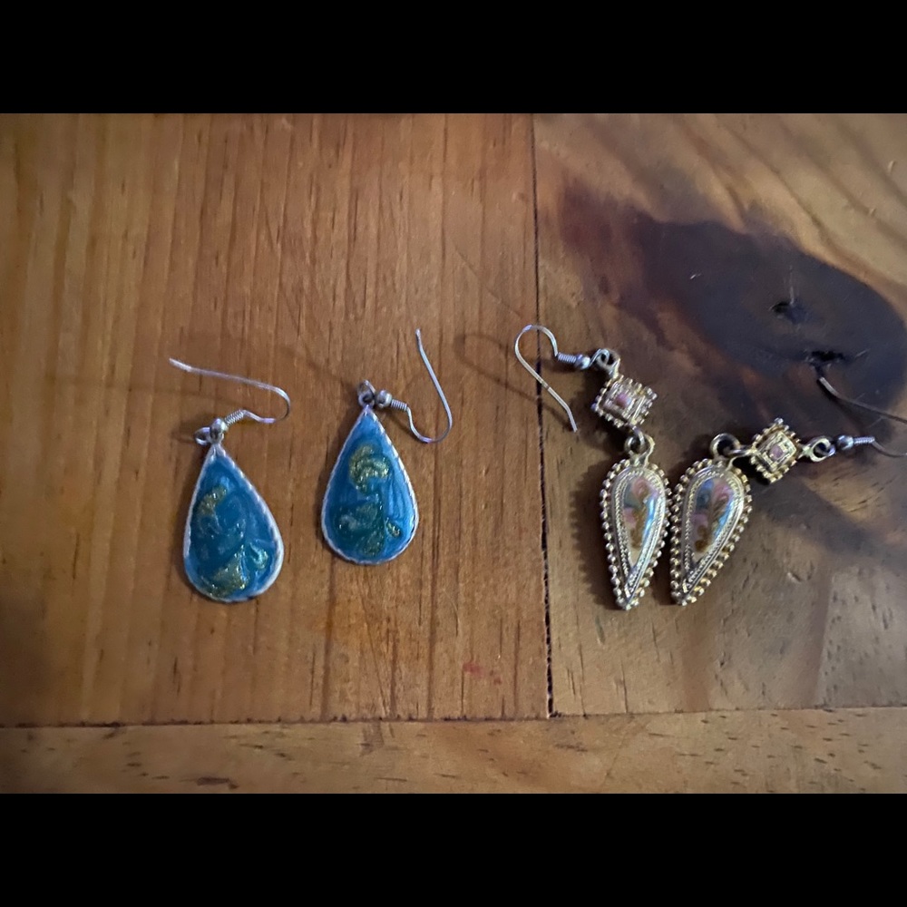 2 pairs Various pierced Earrings